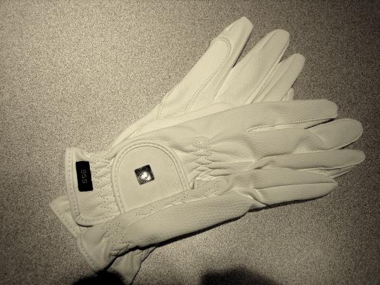 glovesssgsofttouchwhite.jpg